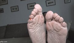 wrinkly large feet