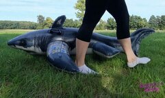 Sneaker-Girl Darleen - inflatable Crush