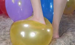 Balloons are exploding under my feet MP4