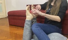 TRAPPED FEET TICKLE WITH LONG RED POINTY NAILS - MP4 HD