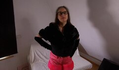 Pink shorts and pink pussy (2023) (MP4)