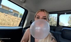 Harley and Madi Blow Bubble Gum Bubbles in the Car 4K (3840x2160)