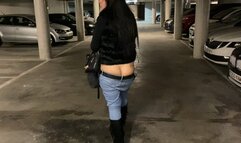 Looking for the car in parking and buttcrack very sexy