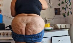 BBW BUTTCRACK FETISH IN JEANS DOING THE DISHES