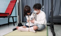 xy171-Chinese girl tied up with ropes and sitting on the floor is teased by her boyfriend