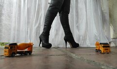 Crushing toy carts with leather boots (2)