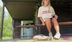 Sneaker-Girl Emmy and Honey - RC Toy Car Crush