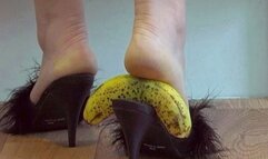 Sexy housewife Sophia totally flattens a banana in her high heel slippers