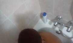 Blowjob & cum swallow in the bathtub