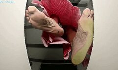 Moody Milf barefoot LONG SOLES crushing again! - MOV