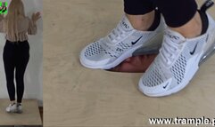 Stomping on the face in Nike sneakers MP4