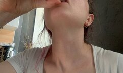 Emma shows her neck and drinks water, cooks, moves her neck smoothly