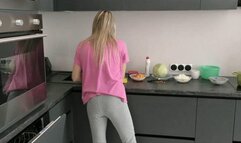 Pee in your pants and panties MP4 FULL HD 1080p