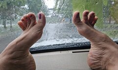 Milah Arches sexiest highly arched feet under the rain