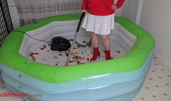 Mila Lifeguard in the pool - Vacuuming