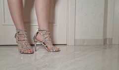 Hostess sore feet in silver strappy sandals S