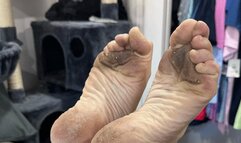 Lola’s filthy feet picture preview!