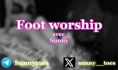 SUNNY TOES - FOOT WORSHIP #4 : "Avec mes pieds, je suis chatouilleuse par période !"