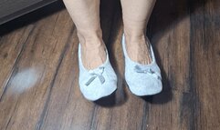 Deep toe wiggle in grey ballet flats 2 BS