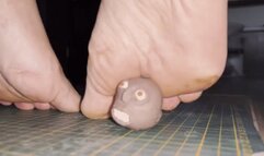 Italilan girlfriend - giantess crush tiny clay heads under size 12 soles