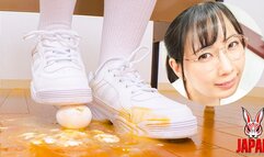 Shoe Food Crush: Yui Nonami Dirties Her White Sneakers- (4K Video)