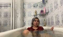 Bathtube farting with bubbles episode 2'