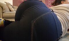 Big ass and farts in jeans