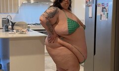 SSBBW Poses for Shoot