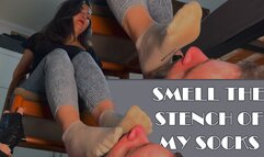 Bondage: Smell My Stinky Socks (Part 1) - Annusa i miei Calzini Puzzolenti Legato (Parte 1)