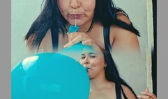 Naomi acacias y juega le da un poco de su jugo a su globos de 18 pulgadas