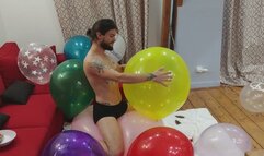 Léo blow and burst balloons