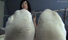 FRENCH Foot Humiliation & JOI - Chaussettes et pieds odorants (sweaty smelly socks and feet) - HD Version