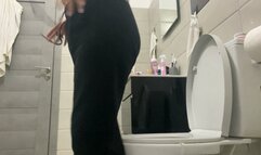 Hot blonde toilet sitting'