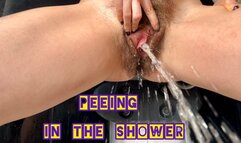 STEPMOTHER PISSES WITH A POWERFUL STREAM IN THE SHOWER ON HER TOES 4K ENG SUB