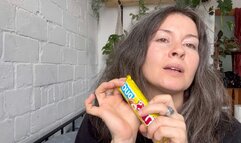 asmr eating chocolat mo2