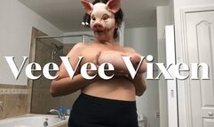 MILF piggy pumping her tits