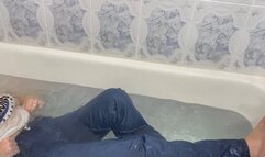 Farting in bathtube with bubbles