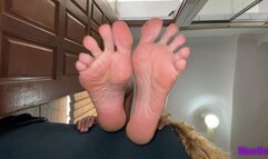 Under Brazilian Woman Soles - Big Feet - HD MP4