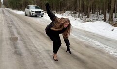 High heels mules in ice, high heels on ice, black mules on ice, girl on high heels on ice, slippery high heels