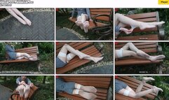 The beautiful and tall nurse Liyuan wears sexy white stockings and boldly shows off her long legs and 39EU feet on a park bench