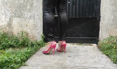 Alicia crushes and shreds cake with her stiletto heels (2)