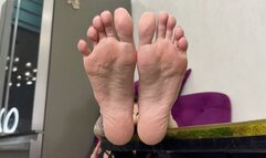 My pretty soft soles, long toes and wrinkled soles, bare feet and Sole Scrunching