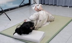 xy287-Chinese girl in a dress and flesh-colored stockings is tied up with ropes