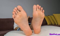 Playful Long Toes - Big Feet - HD MP4