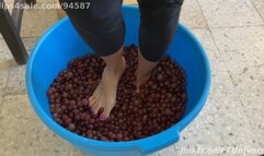 Yarami ASMR Grape Crushing [4K]