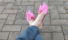 Shoe and foot fetish in public with fuchsia mules (avi)