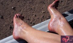 Sandra Jayde 13-03-23 Playing with my oiled legs and feet at the sun (1080p)