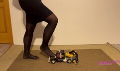 Sneaker-Girl Akira - Toy Truck Crush with Nylons