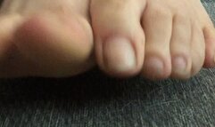 Miss Savannah spreads and crunches her toes in extreme closeup