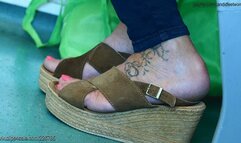 Candid big woman feet in sandals, nice heel, foot fetish watching